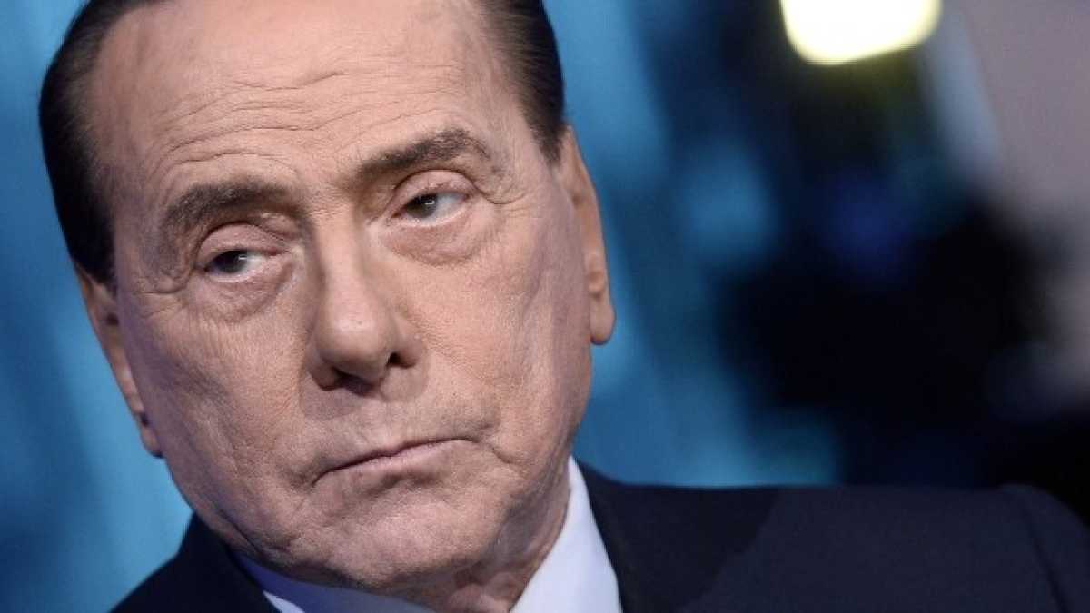 Immagine di Berlusconi al Foglio: “Salvini stacchi la spina al governo”