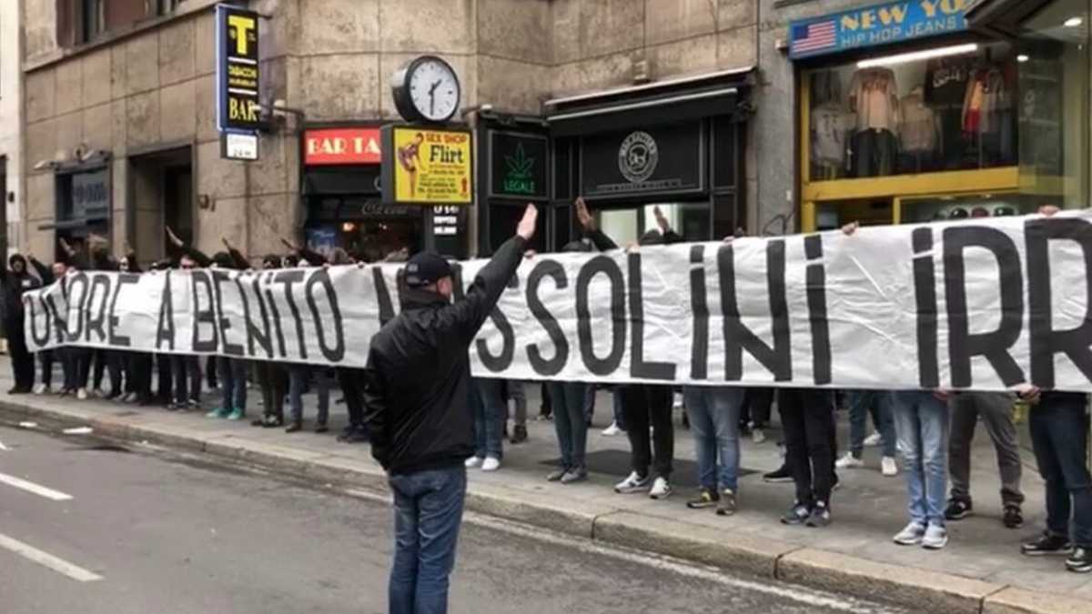 Immagine di La “resistenza” di De Vito e lo striscione fascista dei tifosi laziali