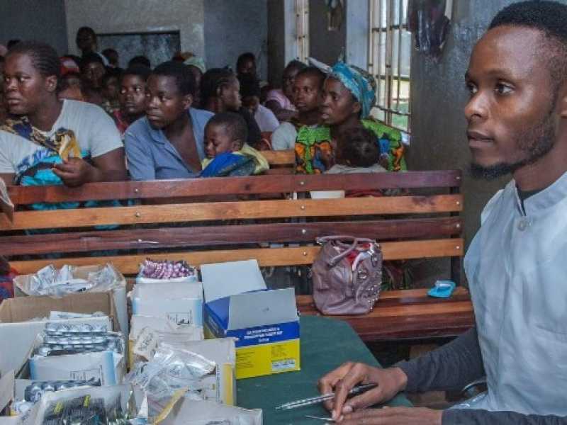 Vaccinazioni contro la malaria infantile in Malawi (foto LaPresse)