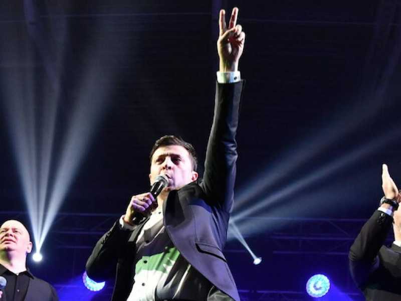 In Ucraina è stato eletto, con oltre il 70 per cento dei voti, il comico Volodymyr Zelensky (foto LaPresse)