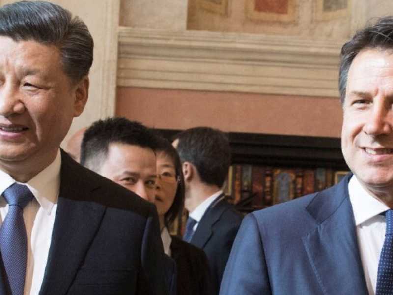 Giuseppe Conte insieme a Xi Jinping durante la visita del presidente cinese in Italia (foto LaPresse)