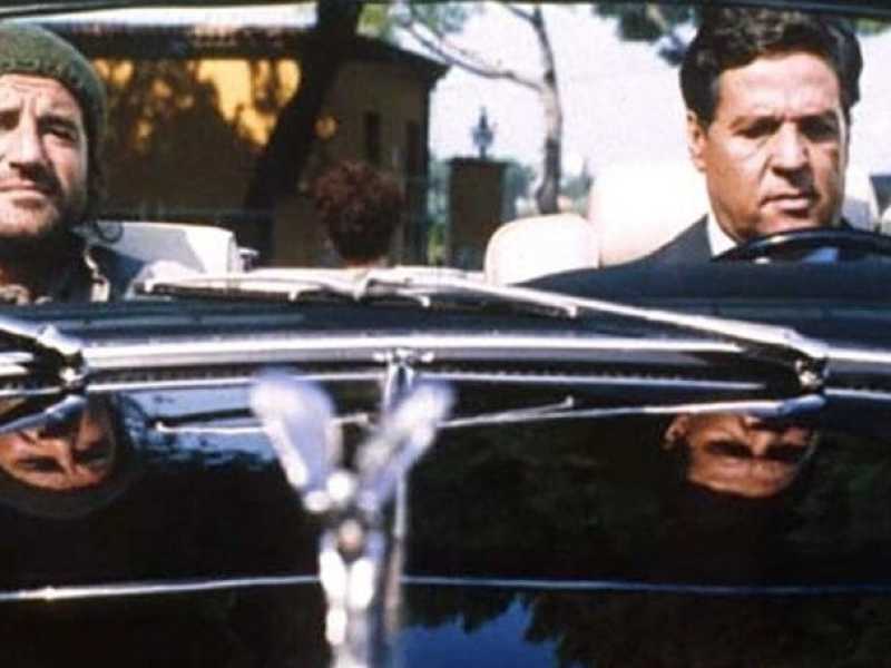 Una scena del film Ricky e Barabba, con Christian De Sica e Renato Pozzetto