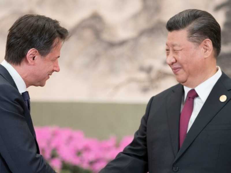 Giuseppe Conte alla cena di benevenuto con il Xi Jiping (foto LaPresse)