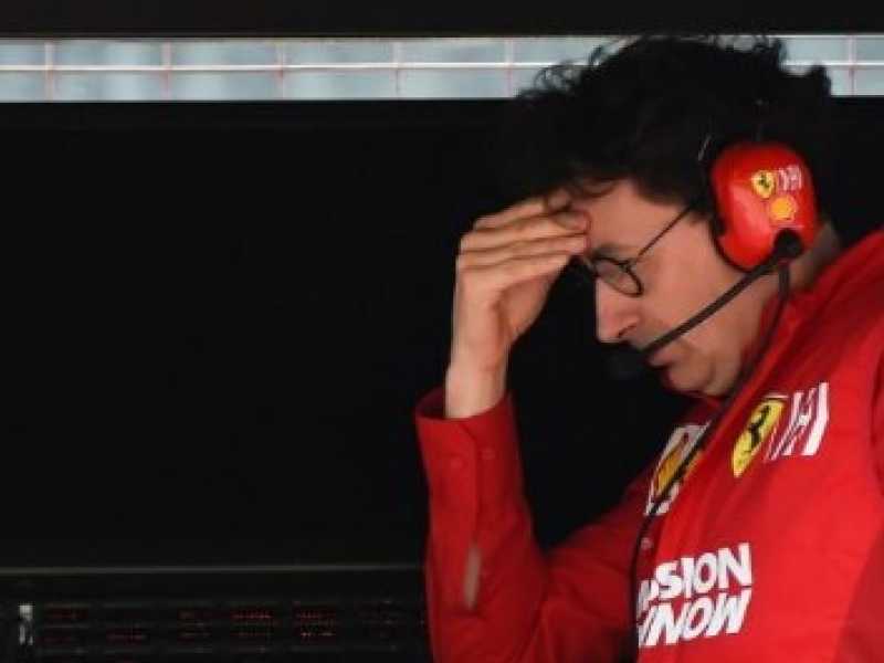 Mattia Binotto al muretto della Ferrari durante il Gran Premio di Cina a Shangai (foto LaPresse)