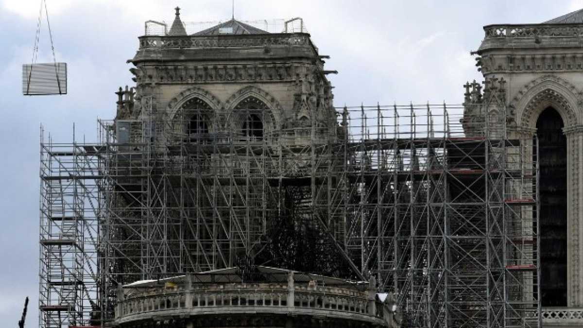 Immagine di Notre-Dame e la Costituzione americana, due simboli dell’occidente che si sono salvati