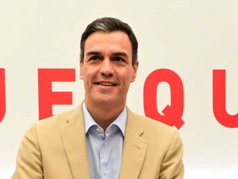 Sanchez a un incontro del Psoe a Madrid il giorno dopo le elezioni (Foto LaPresse)