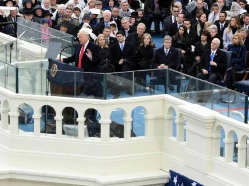 Donald Trump durante la cerimonia di insediamento (foto LaPresse)