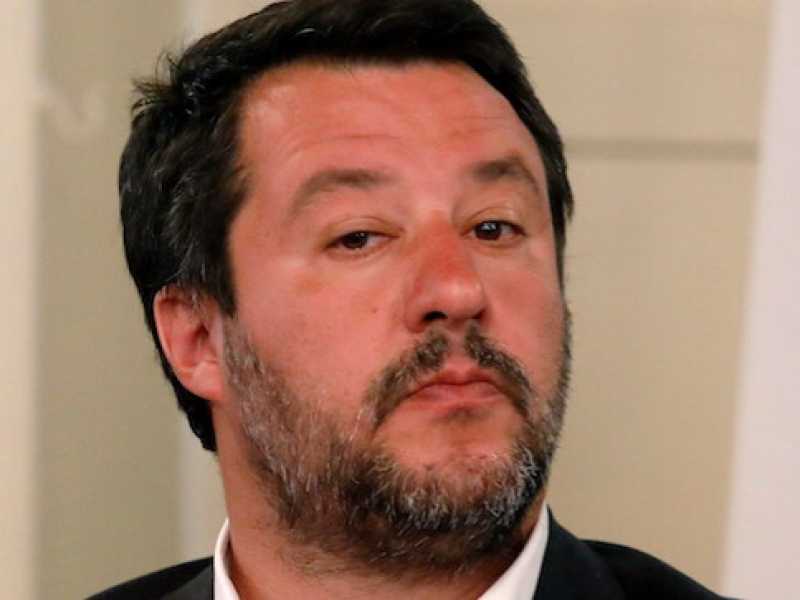 Matteo Salvini in prefettura a Milano (Foto LaPresse)