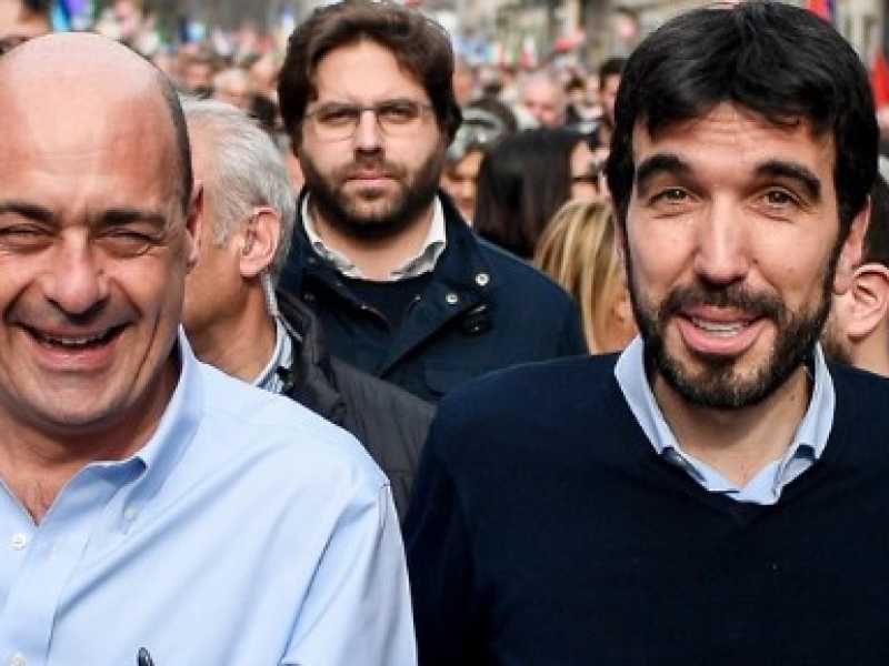 Il segretario del Pd Nicola Zingaretti con Maurizio Martina (foto LaPresse)