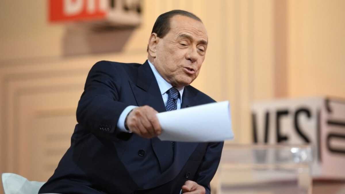 Immagine di I medici bloccano la campagna elettorale di Berlusconi
