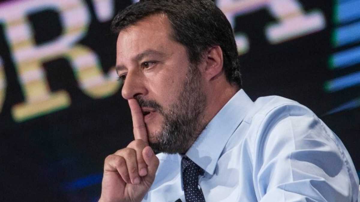 Immagine di Chiacchiere, negher e distintivo. Ovvero Salvini