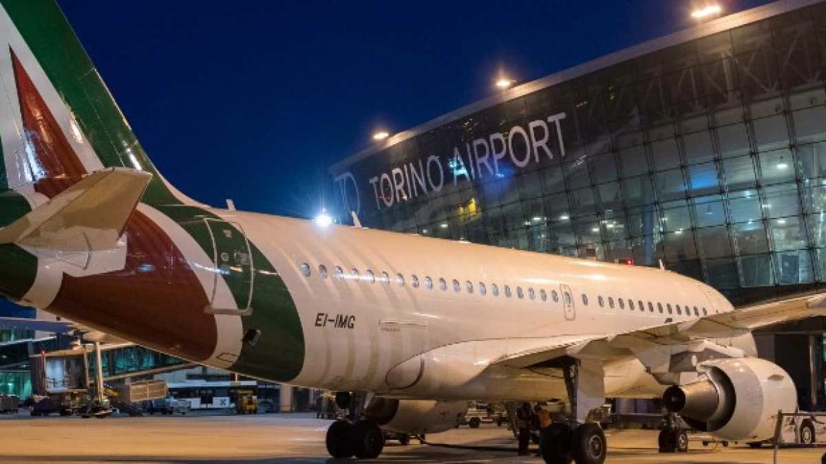 Immagine di Di Maio autorizza la proroga per Alitalia