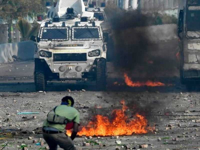 Scontri a Caracas. Foto LaPresse