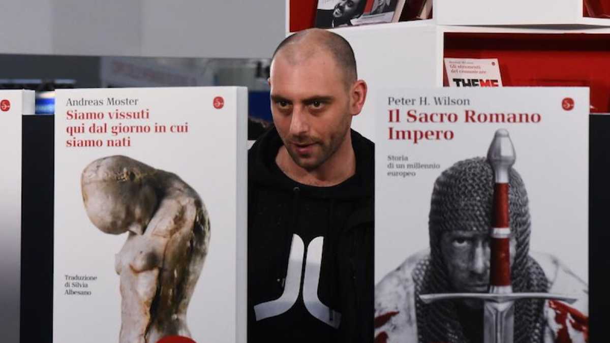 Immagine di Escludere i libri politici? Per Giuseppe Laterza la decisione “è legittima, ma sbagliata”