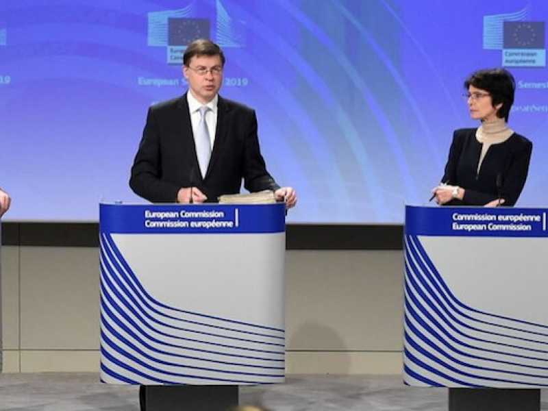 La conferenza stampa di Pierre Moscovici, a Bruxelles (foto LaPresse)