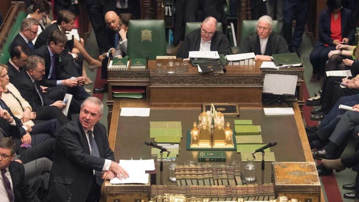 Immagine di Dagli scandali per i soldi al mito della purezza. Appunti sulla sfiducia nella politica
