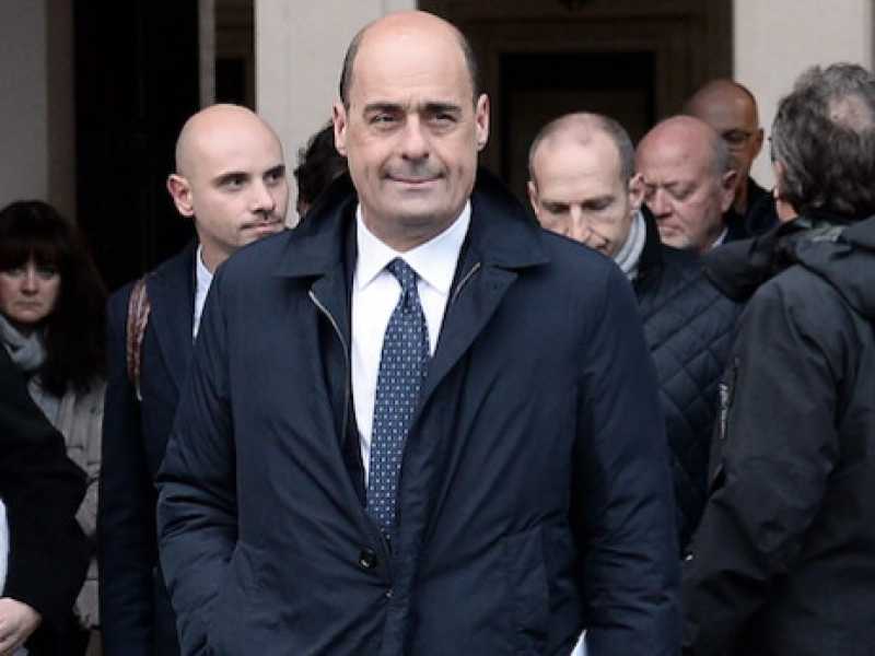 L'ex governatrice dell'Umbria, Catiuscia Marini, e il segretario del Pd, Nicola Zingaretti (Foto LaPresse)