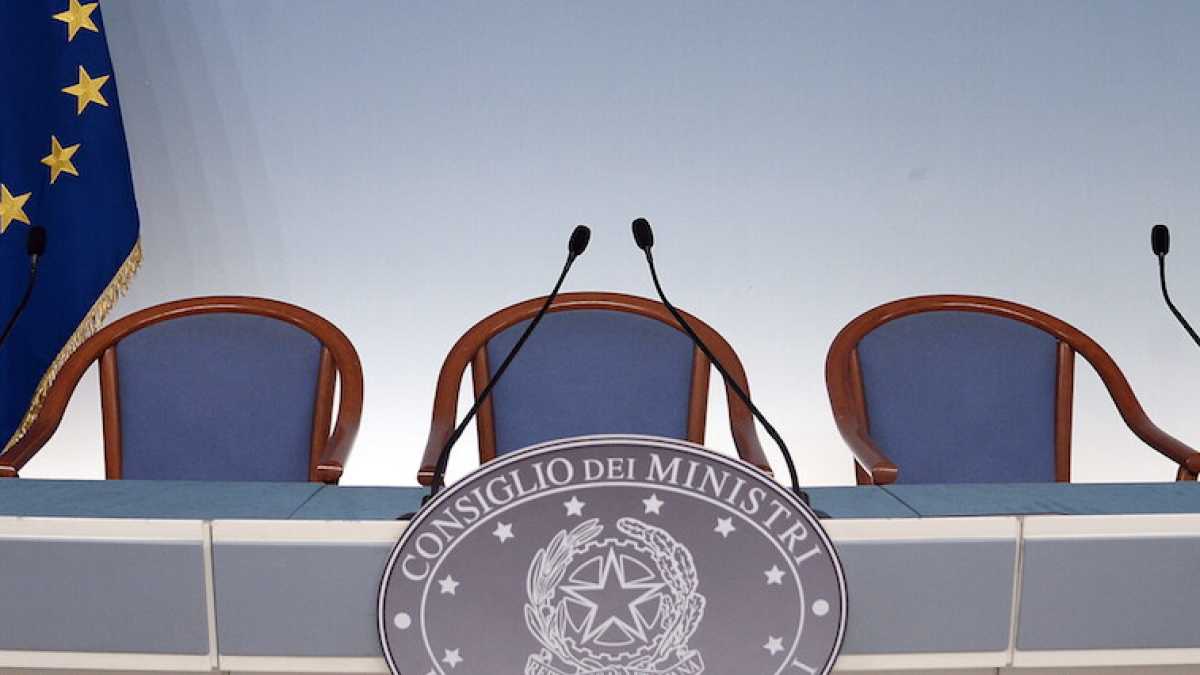 Immagine di Le previsioni di Bruxelles sono “farlocche”? Al governo non hanno letto il Def che hanno approvato