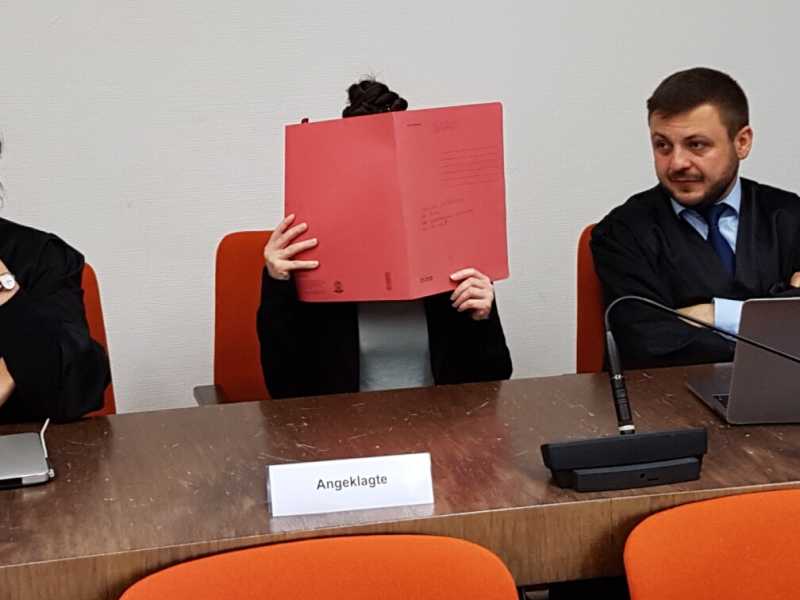 L'imputata tra i suoi avvocati difensori