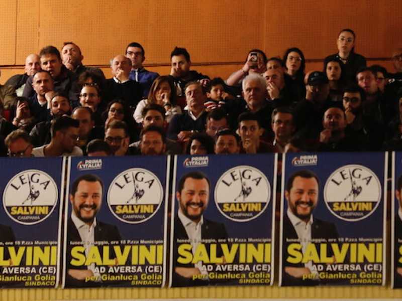 Un comizio di Matteo Salvini al cinema di Aversa (Foto LaPresse)