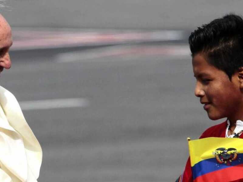 Papa Francesco durante il suo viaggio in Bolivia (foto LaPresse)