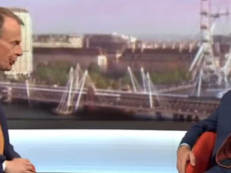 Un fermo immagine dell'intervista tra Nigel Farage e Andrew Marr sulla Bbc 
