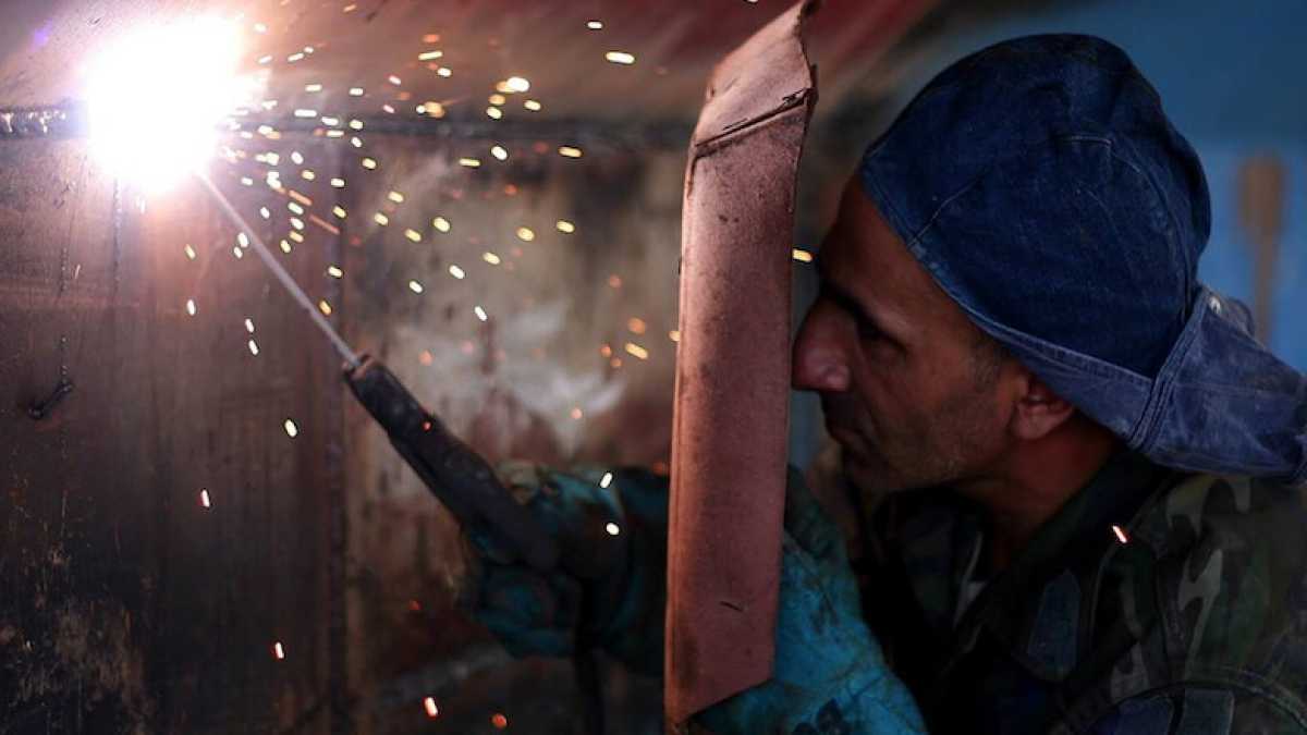 Immagine di La produzione industriale italiana torna a scendere