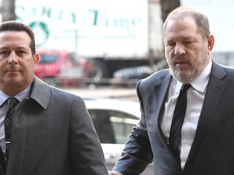 Harvey Weinstein alla Corte Suprema col suo team di avvocati. Il primo a sinistra &egrave; Ronald Sullivan (Foto LaPresse)