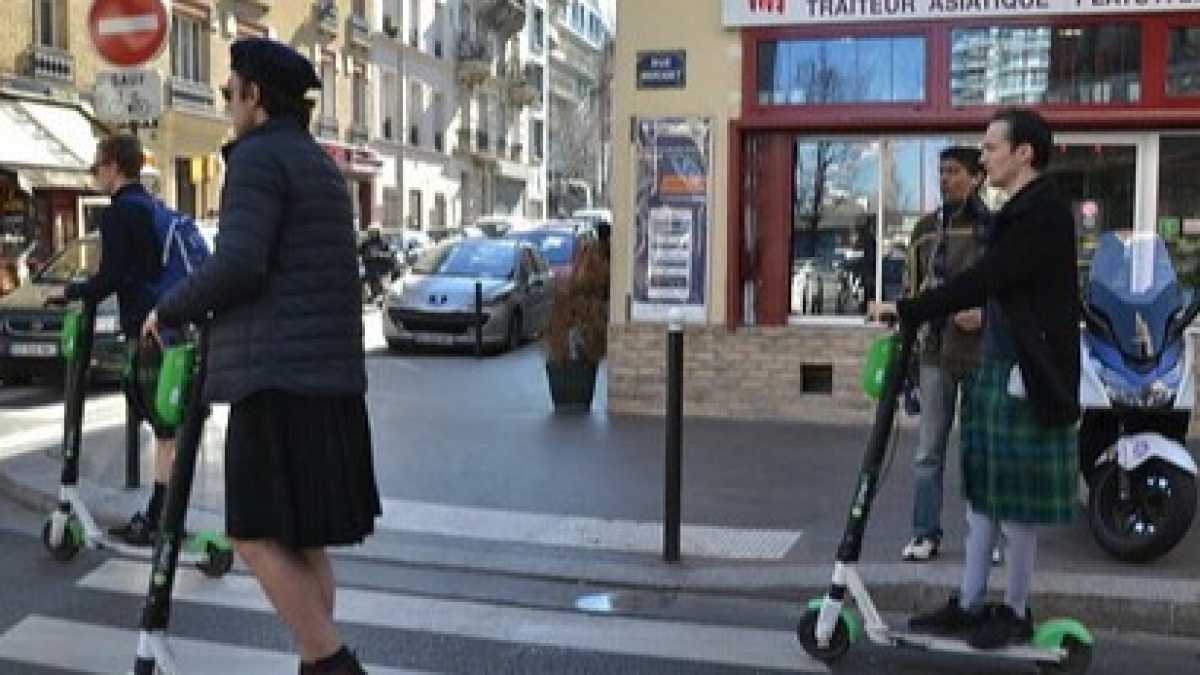 Immagine di Che fortuna, Roma. Unta, bitorzoluta e senza monopattini