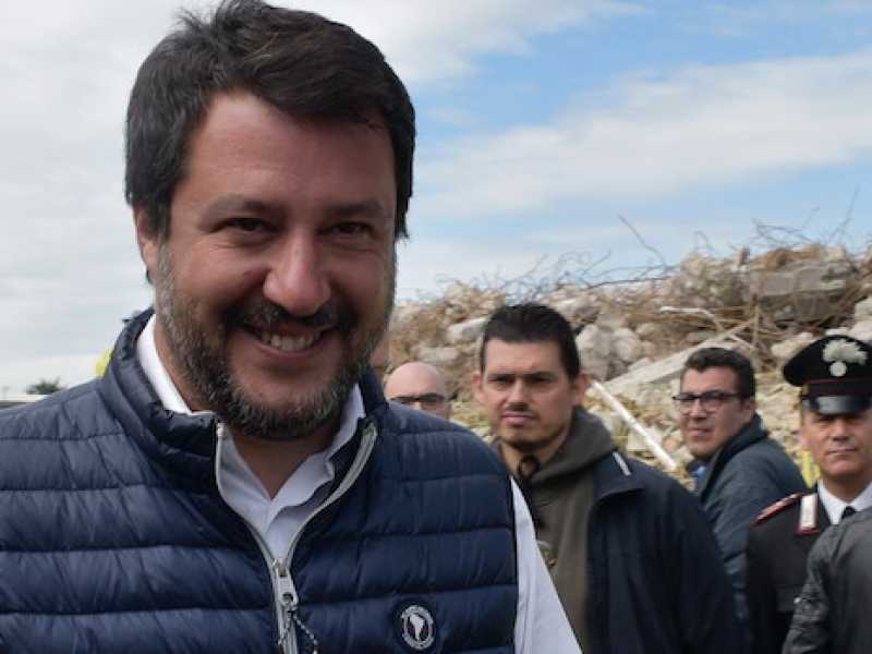 Matteo Salvini in cantiere nel bergamasco per la demolizione delle Torri palazzi Athena(Foto LaPresse)