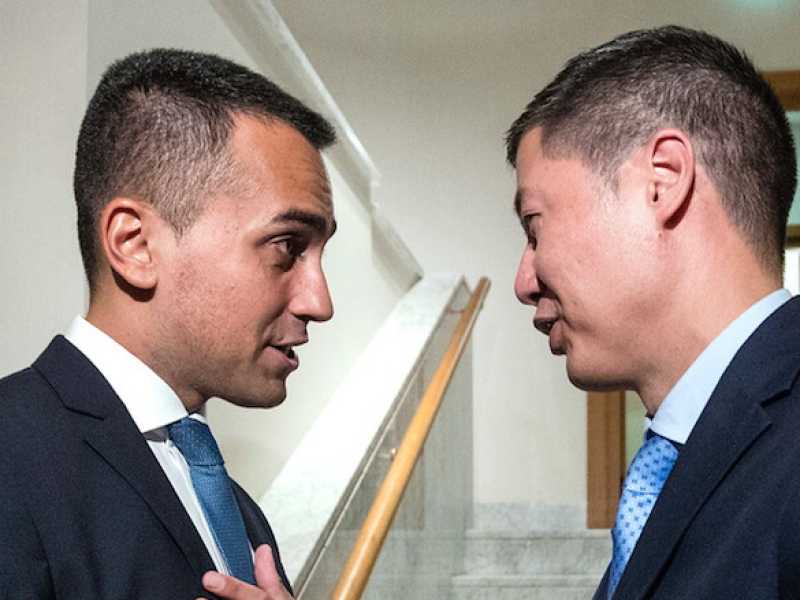 Luigi Di Maio e Thomas Miao (foto LaPresse)