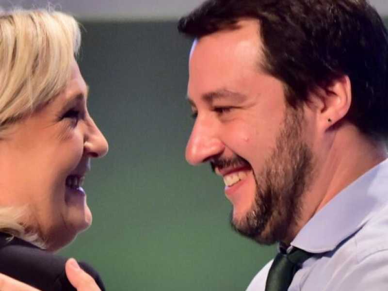 Marine Le Pen e Matteo Salvini. I due saranno oggi sul palco di piazza Duomo (foto LaPresse)