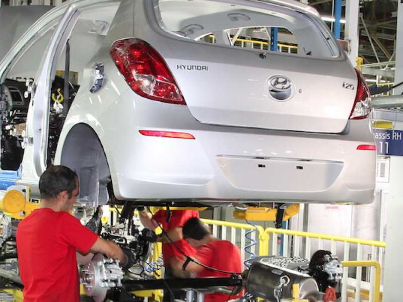 Trump deve decidere sui dazi all&rsquo;importazione di automobili europee negli Stati Uniti (foto Imagoeconomica)
