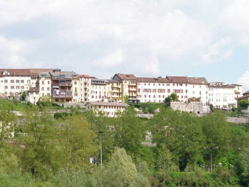 La citt&agrave; di Belluno vista dal Piave (Foto Wikipedia Commons)