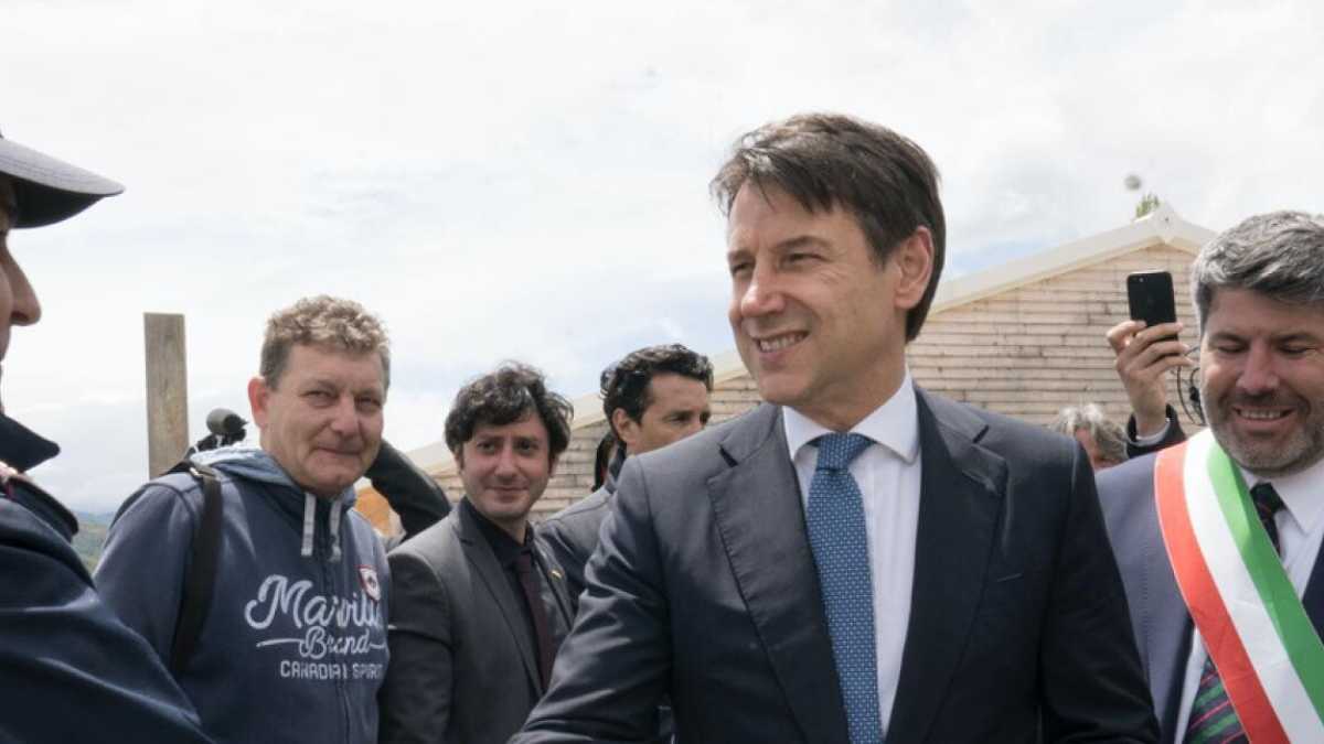 Immagine di Il premier Conte si difende dalle accuse di Giorgetti