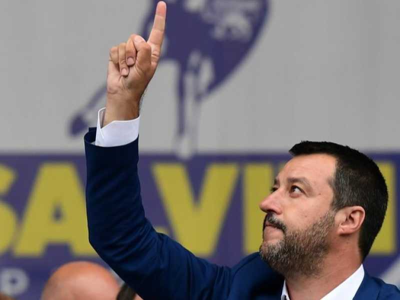 Matteo Salvini sabato in piazza Duomo (foto LaPresse)
