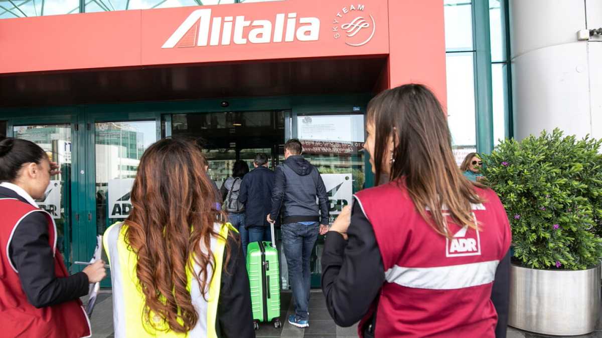 Immagine di Lo sciopero del trasporto aereo atterra Alitalia