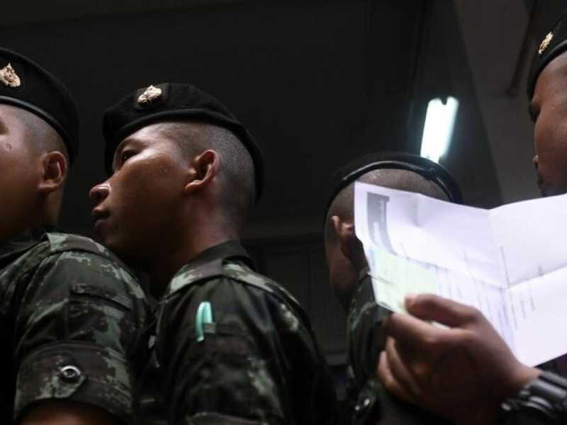 Militari al voto in Thilandia (foto LaPresse)