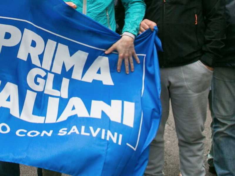 Alcuni sostenitori della Lega alla manifestazione dello scorso sabato a Milano (Foto LaPresse)