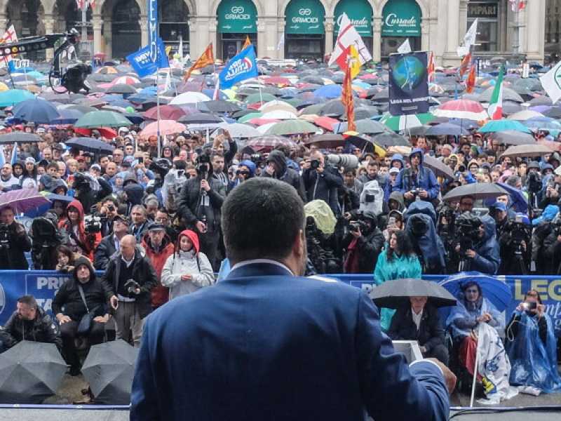 Matteo Salvini a piazza Duomo il 18 maggio (foto LaPresse)