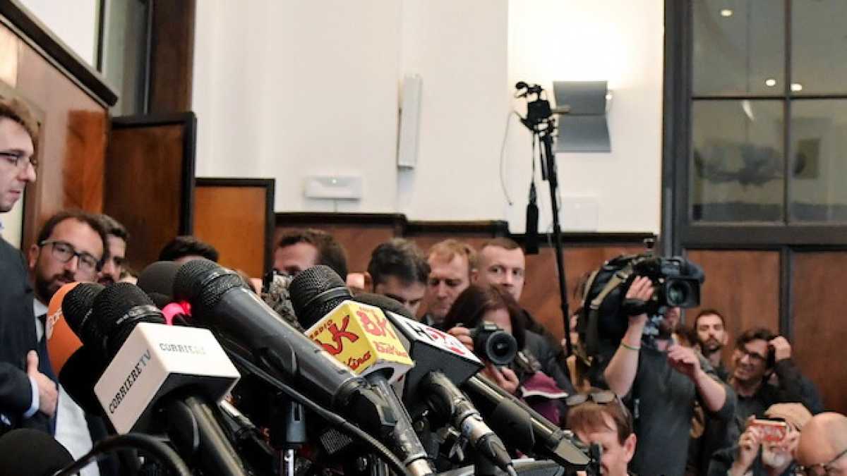 Immagine di Di Maio recita la resa incondizionata alla Lega e già si prepara a diventare l’Alfano di Salvini