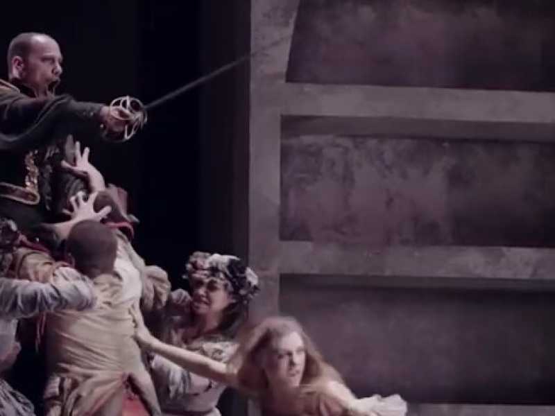 Una scena dell'opera "L'angelo di fuoco" di Sergej Prokofiev nell'allestimento del teatro dell'Opera di Roma: Alejo P&egrave;rez sul podio, regia di Emma Dante (Fermo immagine dal video dell'Opera di Roma)