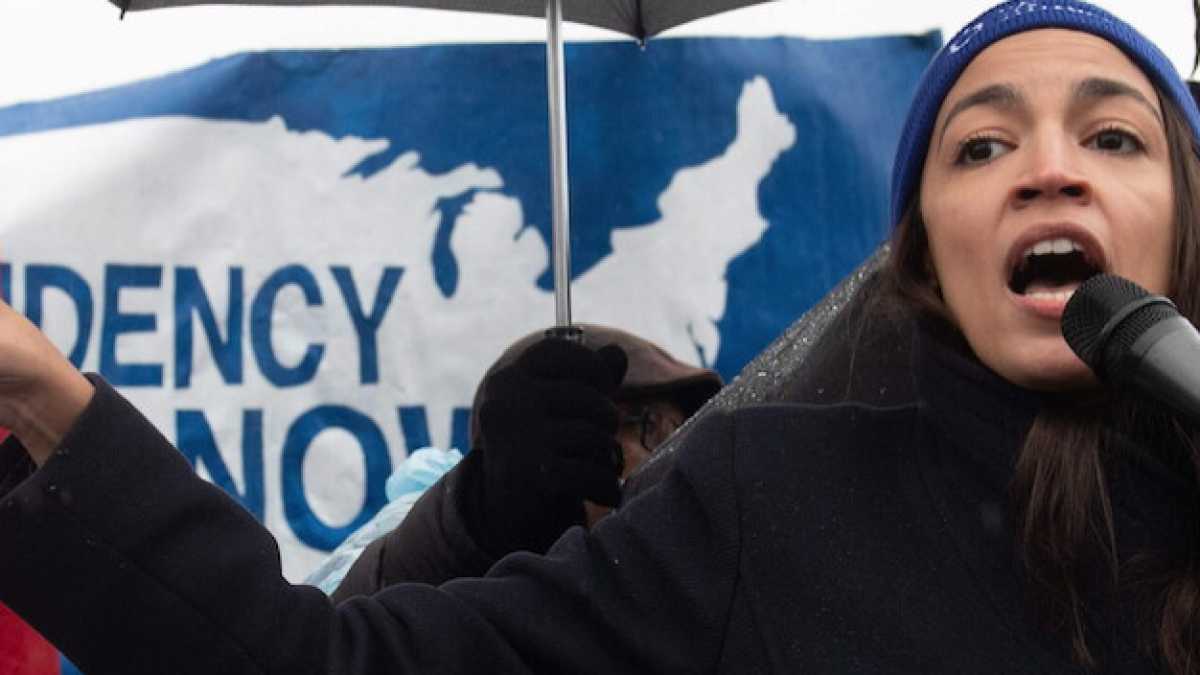 Immagine di Ocasio-Cortez torna a fare la barista e smonta gli sberleffi repubblicani