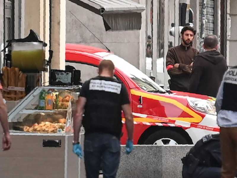 Le scene dopo l'attentato a Lione del 24 maggio (Foto LaPresse)
