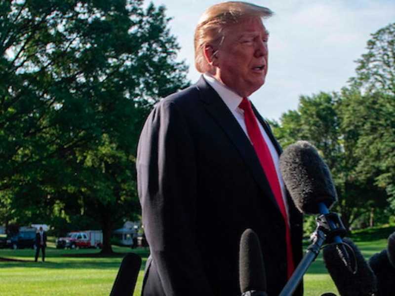 Il presidente Donald Trump mentre lascia la Casa Bianca per il Colorado (Foto LaPresse)