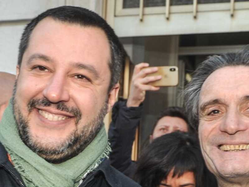 Il leader della Lega Matteo Salvini con il presidente della regione Lombardia, Attilio Fontana (Foto LaPresse)