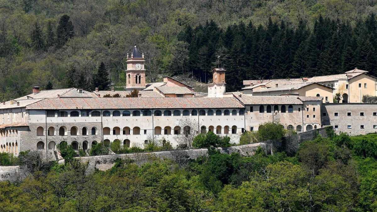 Immagine di Bonisoli contro Bannon. Revocata la concessione della Certosa di Trisulti