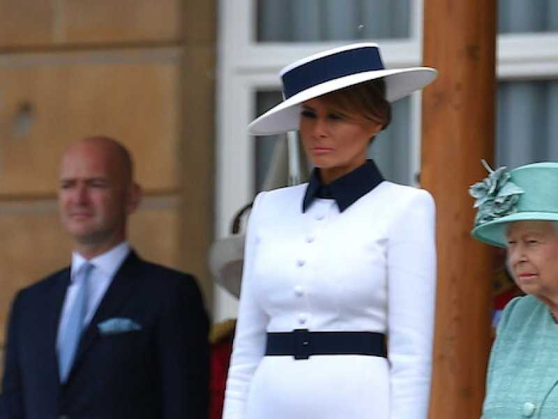 La cerimonia di benvenuto del presidente americano Donald Trump a Londra. Al suo fianco la regina Elisabetta e la moglie Melania (Foto LaPresse)