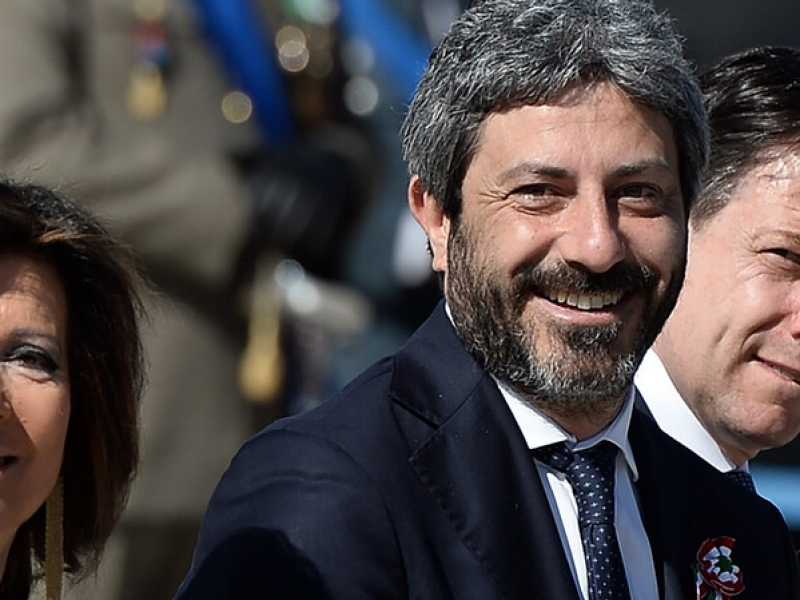 Roberto Fico  con Giuseppe Conte e Maria Elisabetta Alberti Casellati (foto LaPresse)