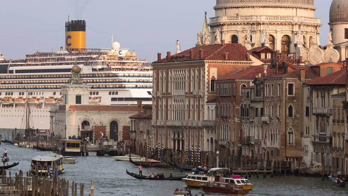 Immagine di Venezia è solo una remota periferia di Roma